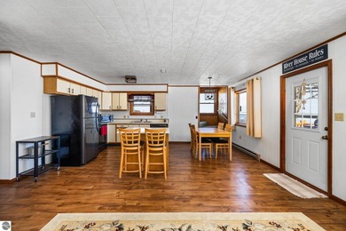 Welcome to your dream retreat, a stunning log-sided house - photo 13