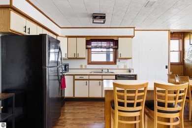 Welcome to your dream retreat, a stunning log-sided house - photo 14