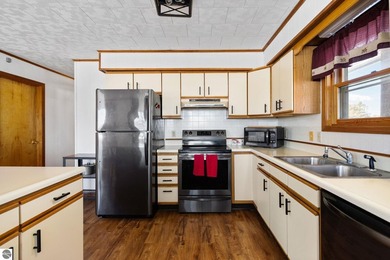 Welcome to your dream retreat, a stunning log-sided house - photo 16