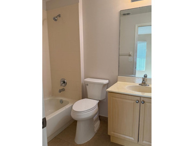 Excellent location with plenty of shops and restaurants nearby - photo 17