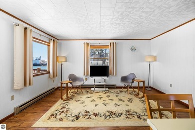 Welcome to your dream retreat, a stunning log-sided house - photo 21