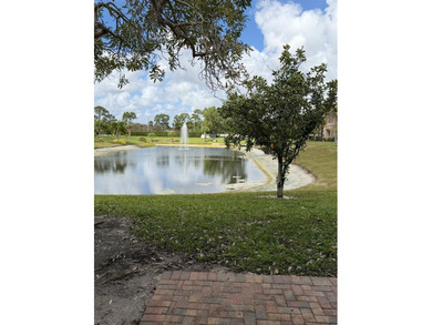 Excellent location with plenty of shops and restaurants nearby - photo 22