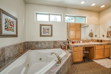 Looking for a spectacular mountain home with breathtaking views - photo 25