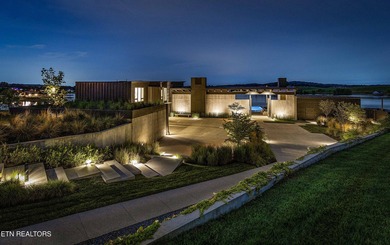 Fort Loudoun Lake Home For Sale in Knoxville Tennessee