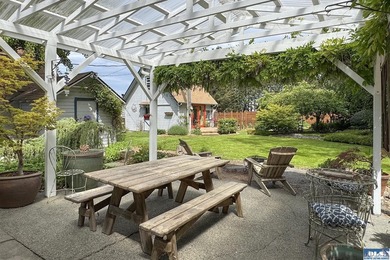 A PROPERTY LIKE THIS COMES ON THE MARKET ONCE IN A GREAT WHILE! - photo 38