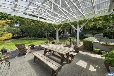 A PROPERTY LIKE THIS COMES ON THE MARKET ONCE IN A GREAT WHILE! - photo 42