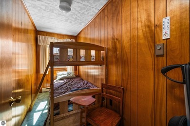 Welcome to your dream retreat, a stunning log-sided house - photo 43