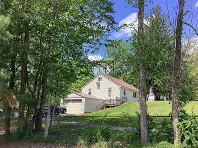 Welcome to this spacious and inviting ranch-style home nestled - photo 1