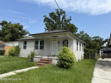 A charming fixer upper in Murray Hill! Come and make this lovely - photo 1