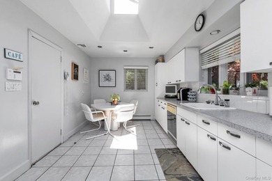 Welcome to 25 Linden Lane, a beautiful spacious, one of a kind - photo 7