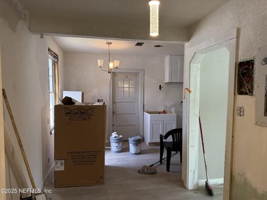 A charming fixer upper in Murray Hill! Come and make this lovely - photo 8