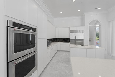 Stunning 1-level 5,000 SF Neoclassical Mediterranean Villa on 10 - photo 9