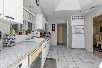 Welcome to 25 Linden Lane, a beautiful spacious, one of a kind - photo 9