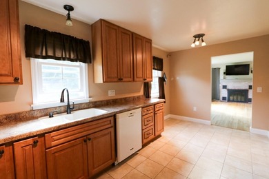 Welcome to this charming Cape Cod in the heart of Morrisonville! - photo 5