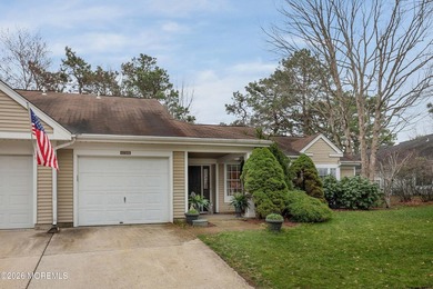 Welcome home to 1031B Thornbury Lane, a well-maintained - photo 3