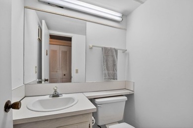Cozy 1 bed 1.5 bath condo located in building Durham B. 4 th - photo 11