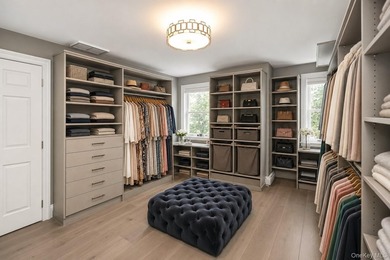 Located in the heart of Huntington, this beautifully updated - photo 14