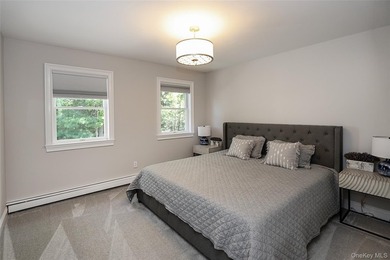 Located in the heart of Huntington, this beautifully updated - photo 19
