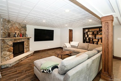 Located in the heart of Huntington, this beautifully updated - photo 24
