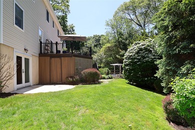 Located in the heart of Huntington, this beautifully updated - photo 31