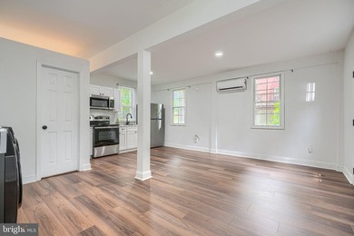Experience the perfect blend of modern luxury and waterfront - photo 31
