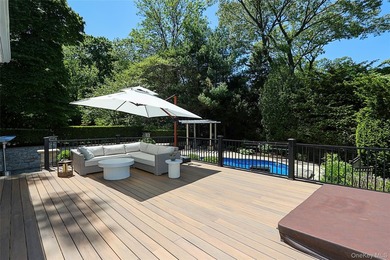 Located in the heart of Huntington, this beautifully updated - photo 32