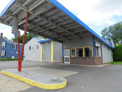 This well maintained mixed use property features three fully - photo 1