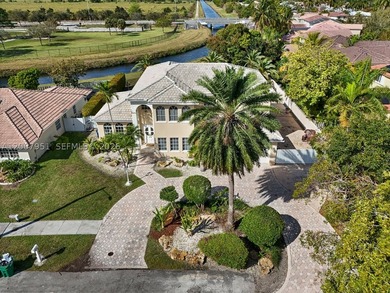 Beautiful single-family home, with 5 Beds and 3 bath, located in - photo 2