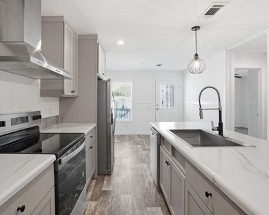This charming 1246 square feet manufactured home in the - photo 12