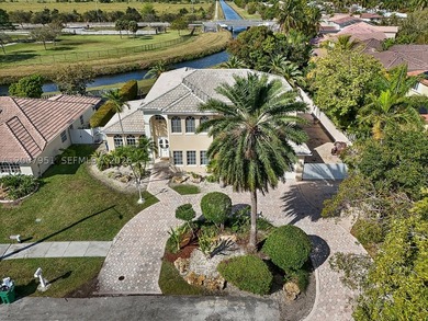 Beautiful single-family home, with 5 Beds and 3 bath, located in - photo 3