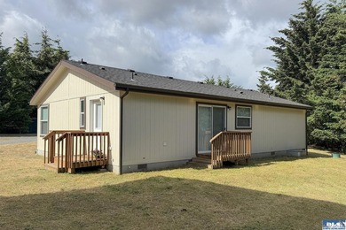 Welcome home! 4 BR, 2 BA home PLUS 2 car detached garage w/ - photo 33