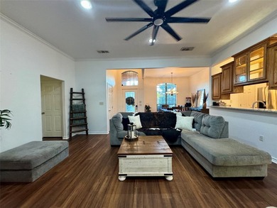 Comfortable Home in a well established neighborhood, very close - photo 7