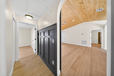 BACK ON MARKET DUE TO PREVIOUS BUYER UNABLE TO OBTAIN FINANCING - photo 21
