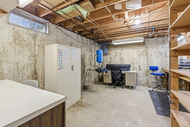 Welcome home to this well-maintained 3-bedroom, 2-bath ranch - photo 32