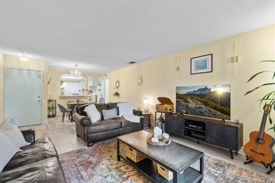 Beautiful move-in ready 2-bedroom, 2-bathroom first-floor condo - photo 3