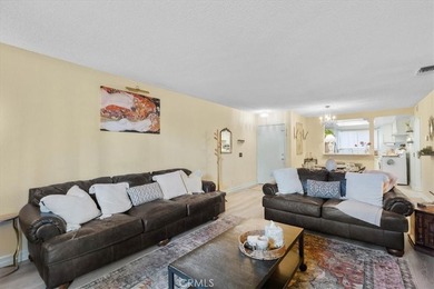 Beautiful move-in ready 2-bedroom, 2-bathroom first-floor condo - photo 5