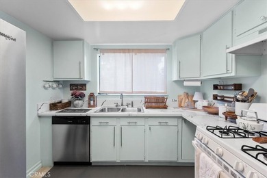 Beautiful move-in ready 2-bedroom, 2-bathroom first-floor condo - photo 7