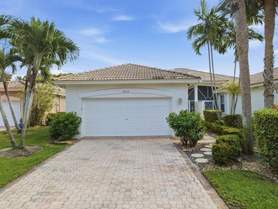 Beautiful lakefront villa with abundant natural light and a - photo 1