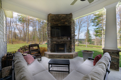 Pristine Contemporary Ranch with 3 bed, 3.5 bath, 3 car garage - photo 6
