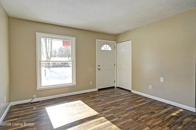 Come look at this move-in ready home before it's gone! Super - photo 2