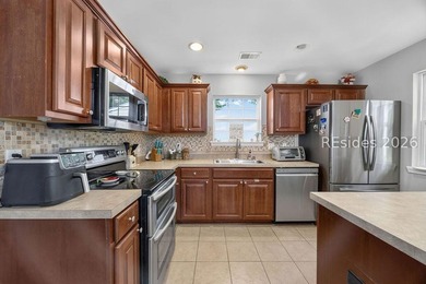 Welcome home to this end-unit 3 bed, 2.1 bath townhome in Azalea - photo 11