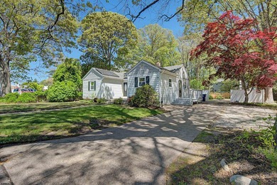 This charming 3-bedroom, 1.5-bath home sits on an oversized - photo 4