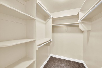 Discover this beautifully maintained 4-bedroom, 2.5-bathroom - photo 11