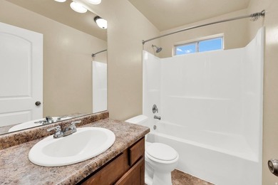 Discover this beautifully maintained 4-bedroom, 2.5-bathroom - photo 15