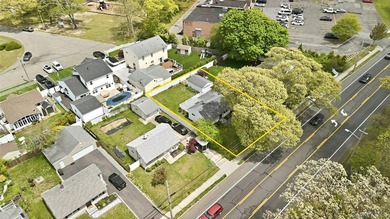 Perfection awaits in this 2 bed 1 bath 730 sq ft Ranch with an - photo 17