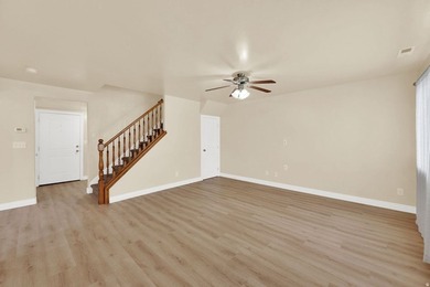 Discover this beautifully maintained 4-bedroom, 2.5-bathroom - photo 17