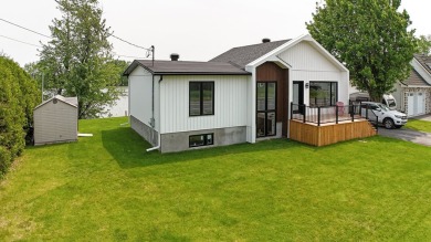 Lake Home For Sale in Saint-Marc-Sur-Richelieu,