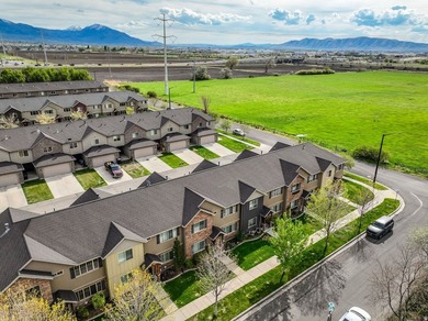 Discover this beautifully maintained 4-bedroom, 2.5-bathroom - photo 30