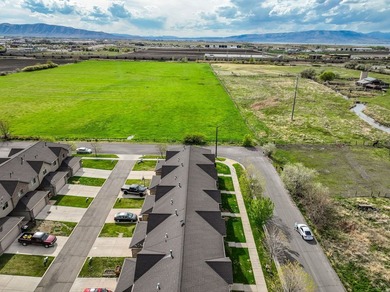Discover this beautifully maintained 4-bedroom, 2.5-bathroom - photo 31