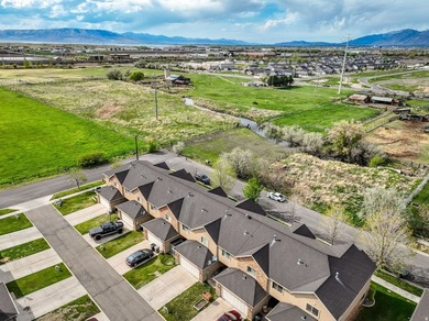 Discover this beautifully maintained 4-bedroom, 2.5-bathroom - photo 32